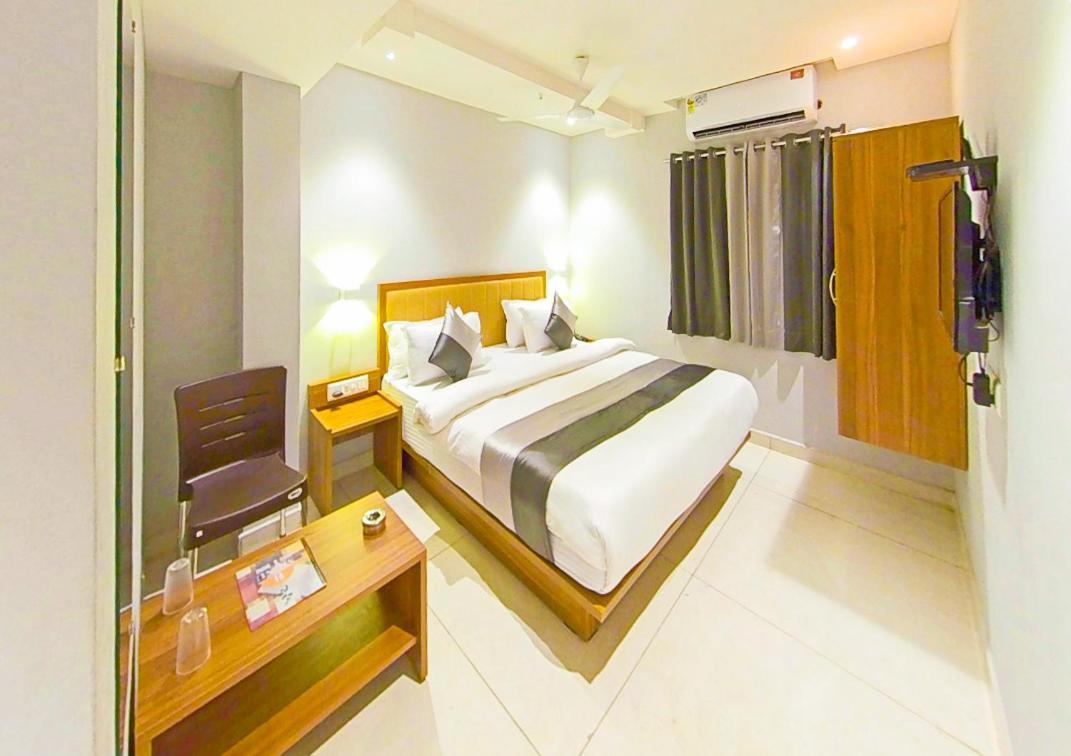 Hotel Nova Star Rajkot Exterior foto
