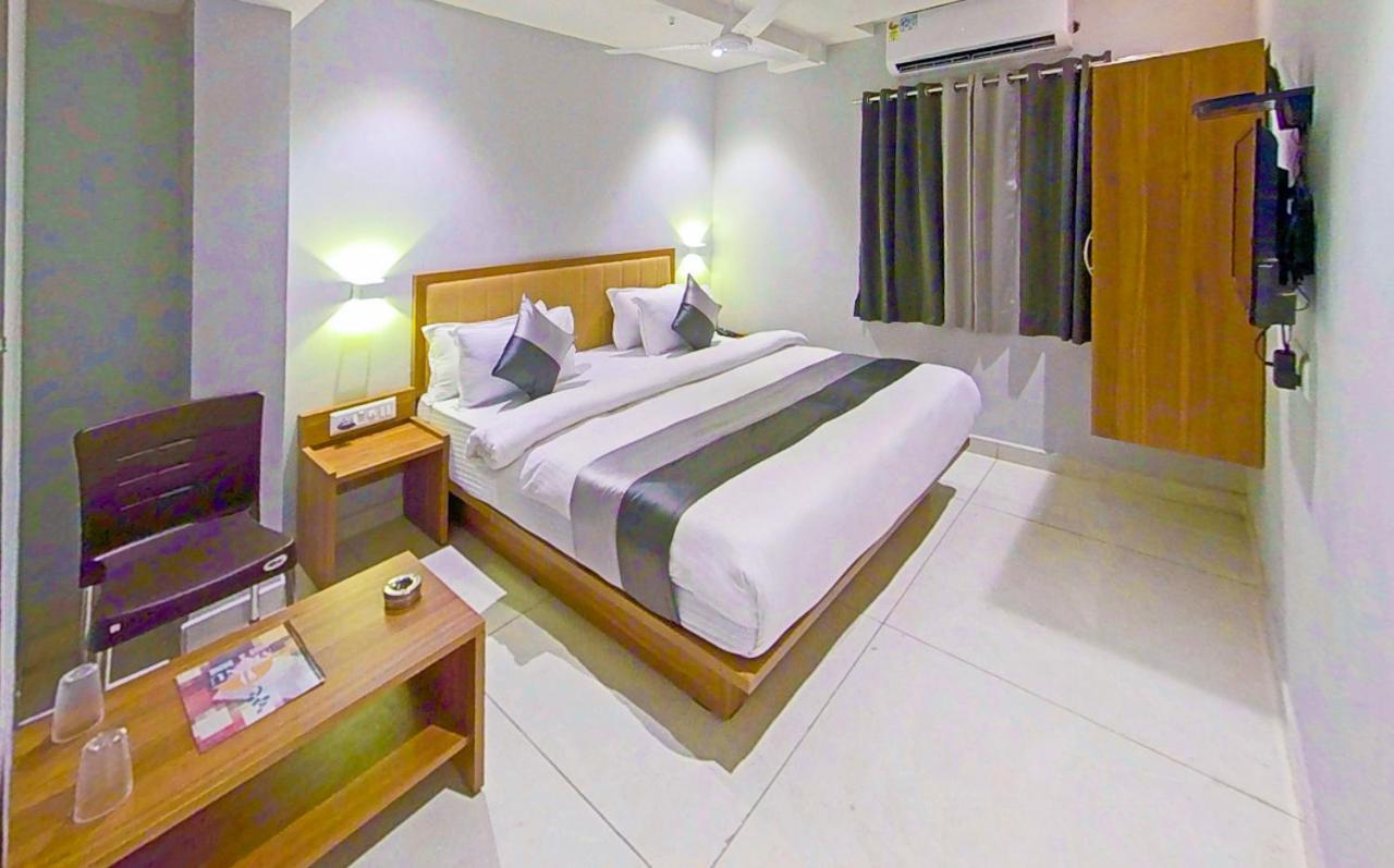 Hotel Nova Star Rajkot Exterior foto