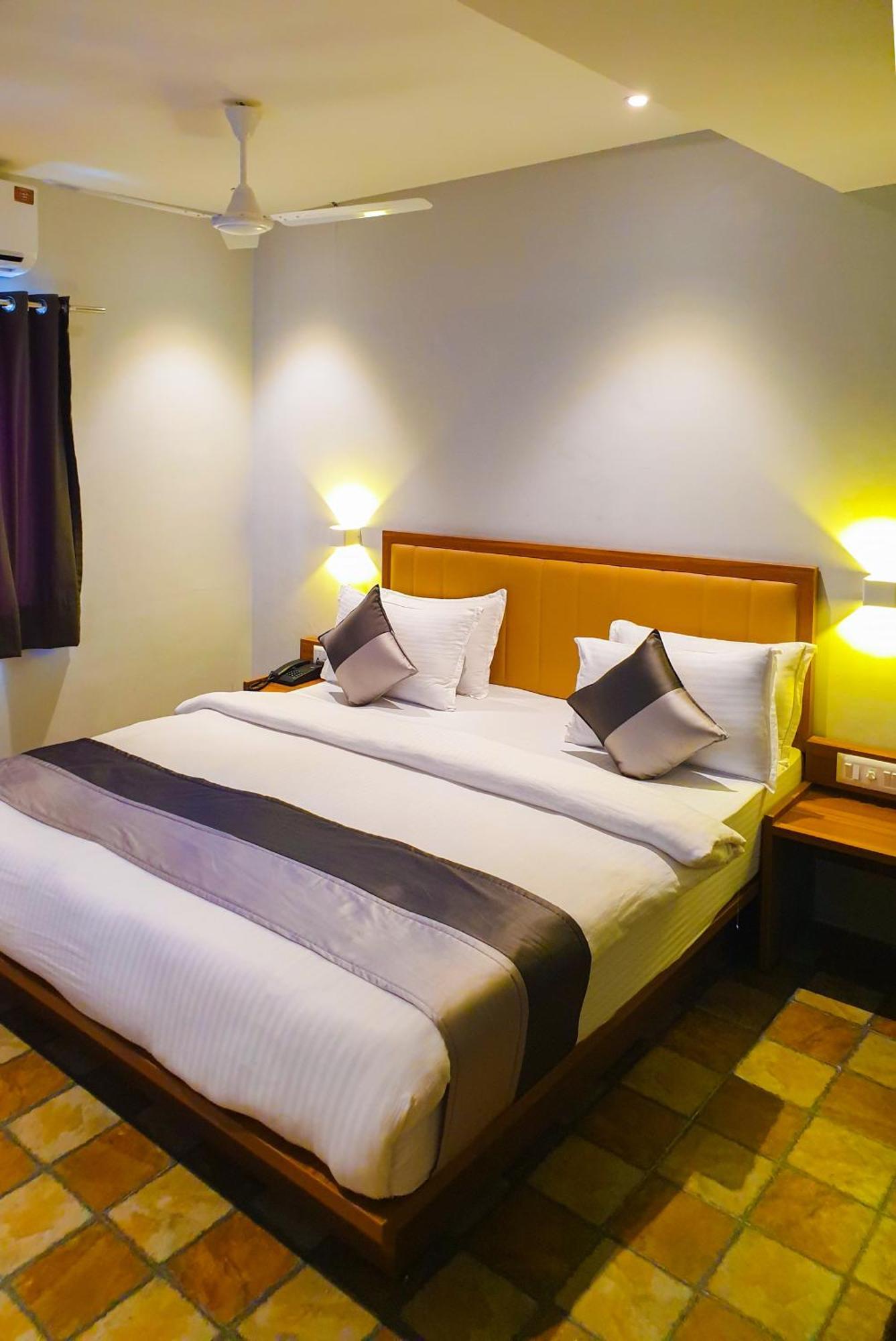 Hotel Nova Star Rajkot Exterior foto