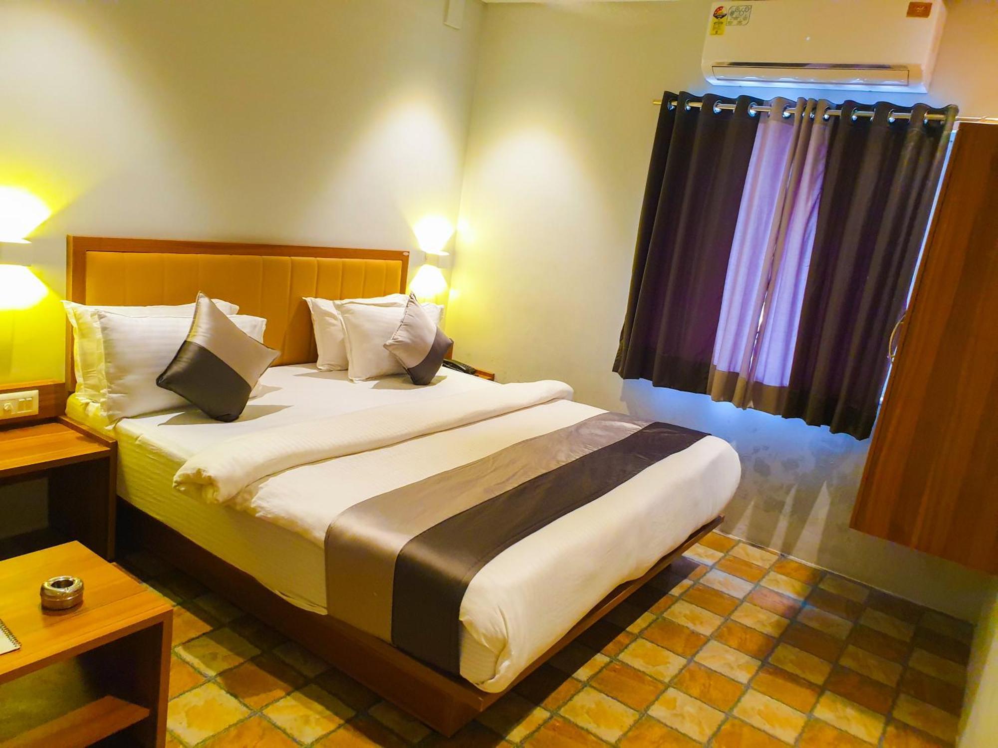 Hotel Nova Star Rajkot Exterior foto