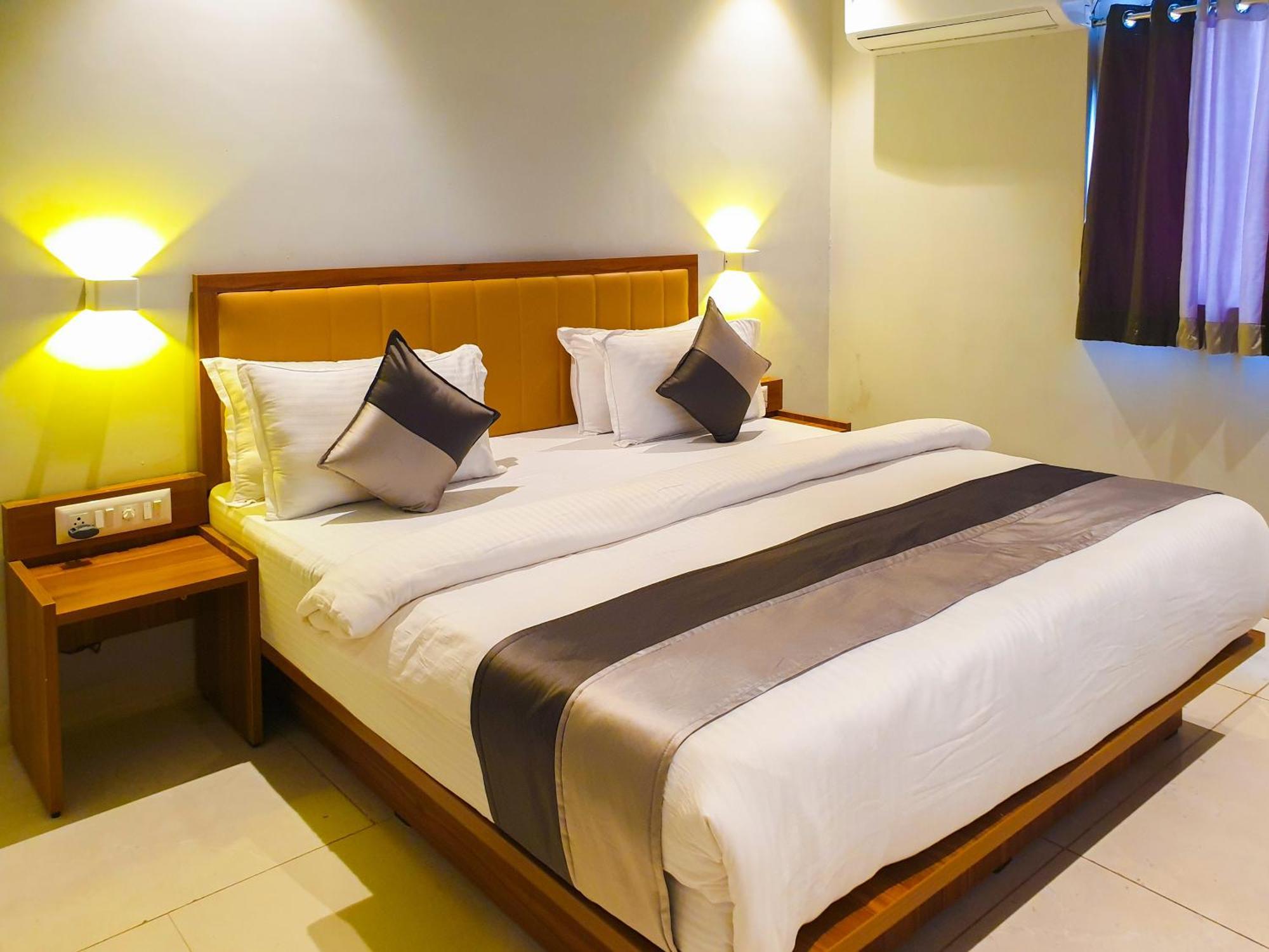 Hotel Nova Star Rajkot Exterior foto